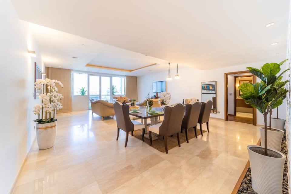 2 Bedroom App with private beach and infinity pool Apartment in Dubai