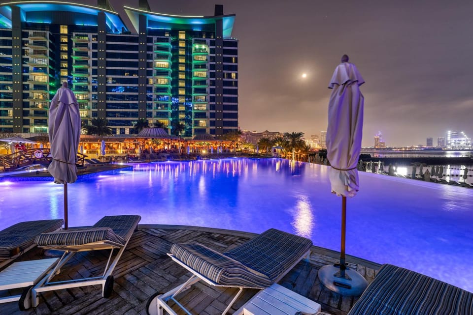 2 Bedroom App with private beach and infinity pool Apartment in Dubai