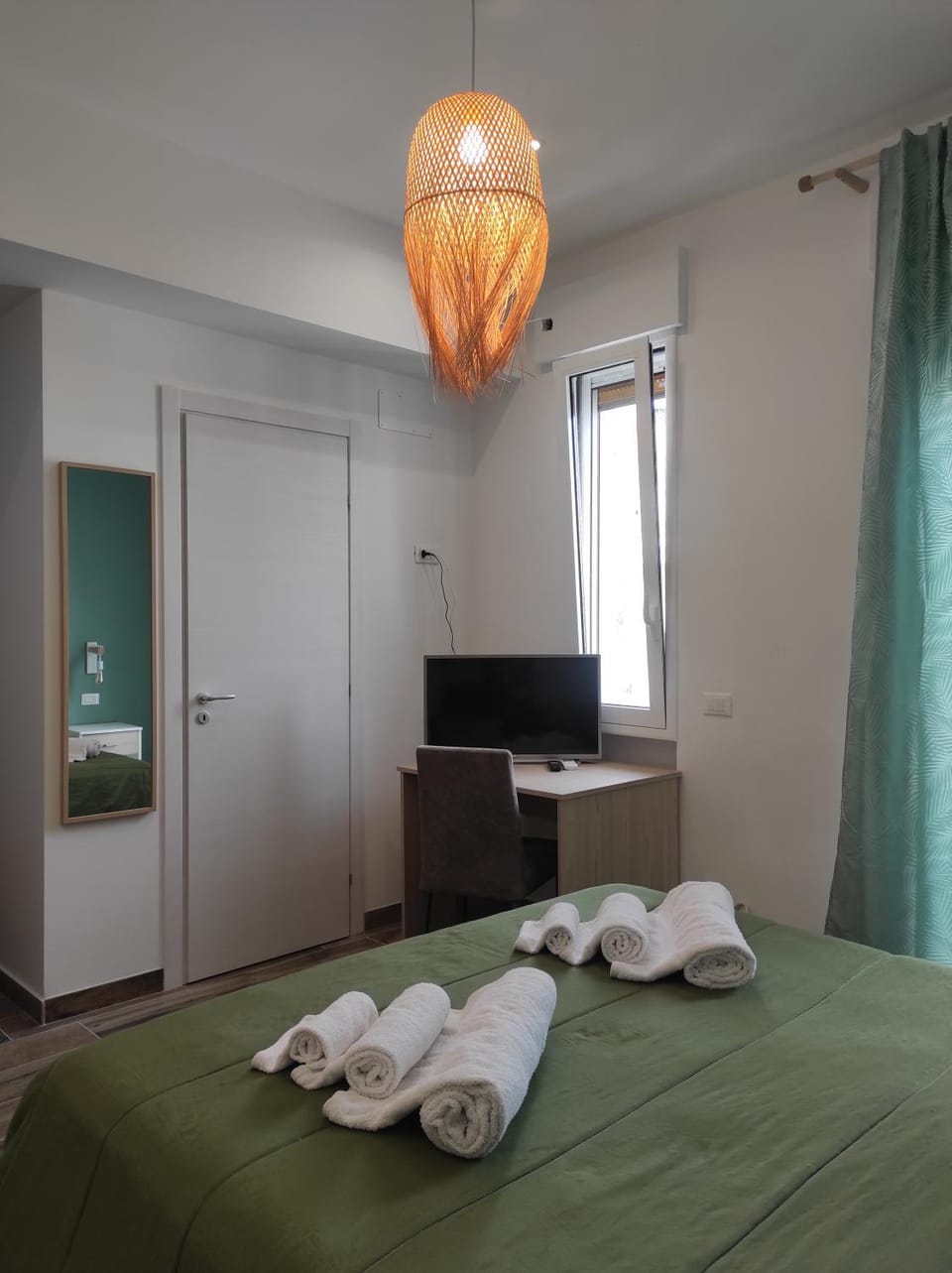 TV and multimedia, Photo of the whole room, towels