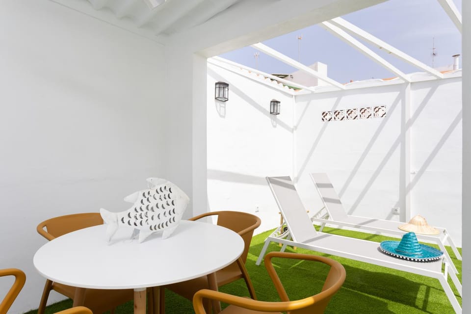 Patio, Balcony/Terrace, Living room, Seating area, Dining area, sunbed