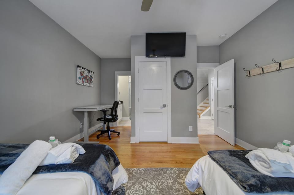 906 Westbrook B City Views Rooftop Hot Tub and Short Walk to Stadium House in Charlotte