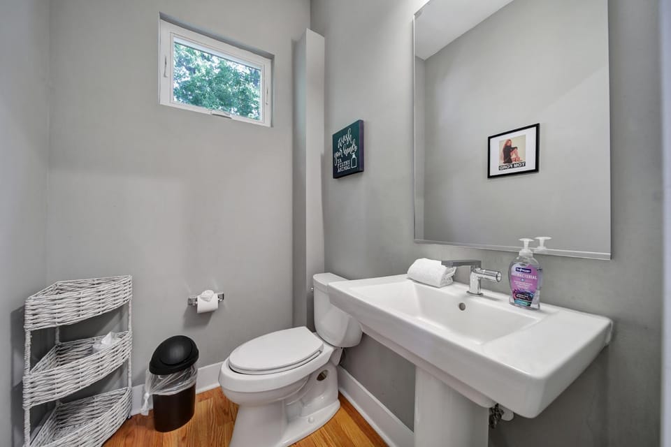 906 Westbrook B City Views Rooftop Hot Tub and Short Walk to Stadium House in Charlotte