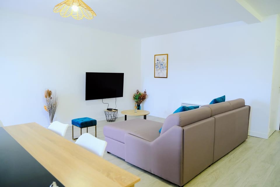 Communal lounge/ TV room, TV and multimedia, Living room