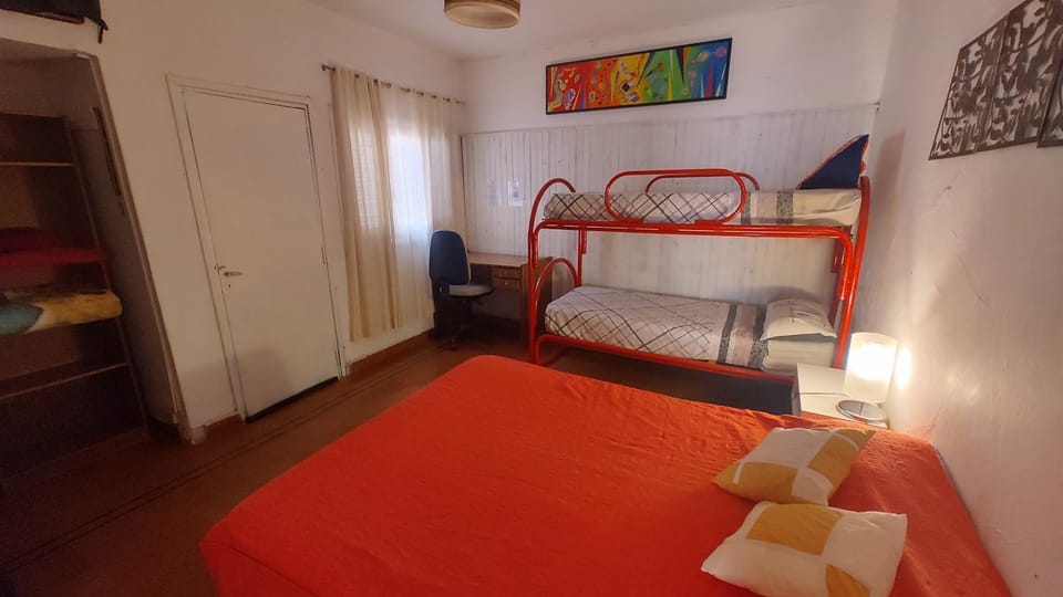 Bed, Guests