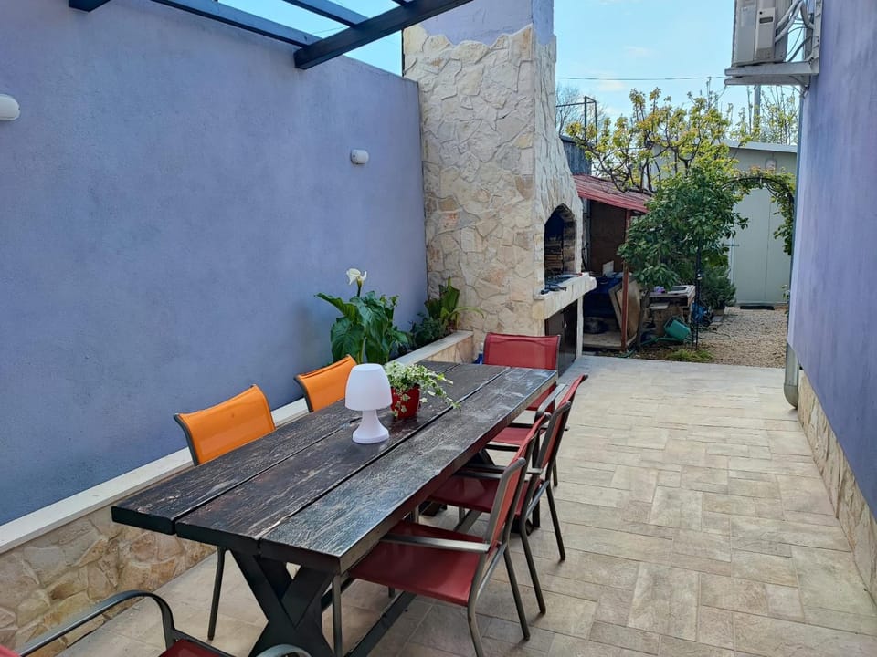 Patio, Dining area