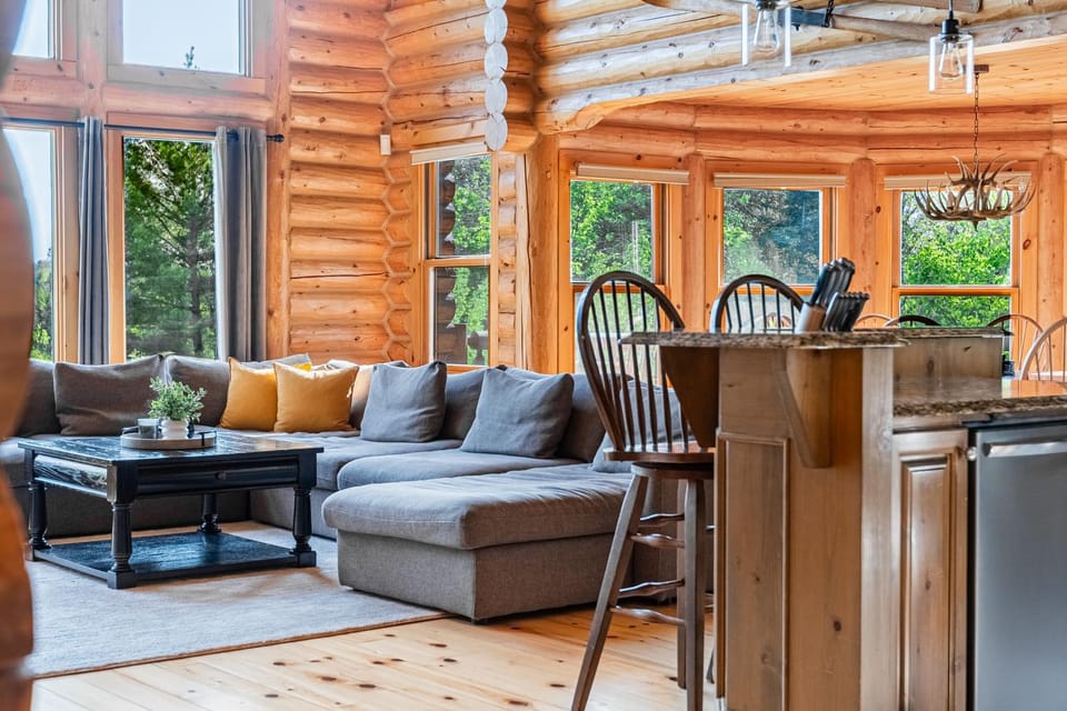 Fiddler Lake Resort - Deer 81 Chalet in Quebec