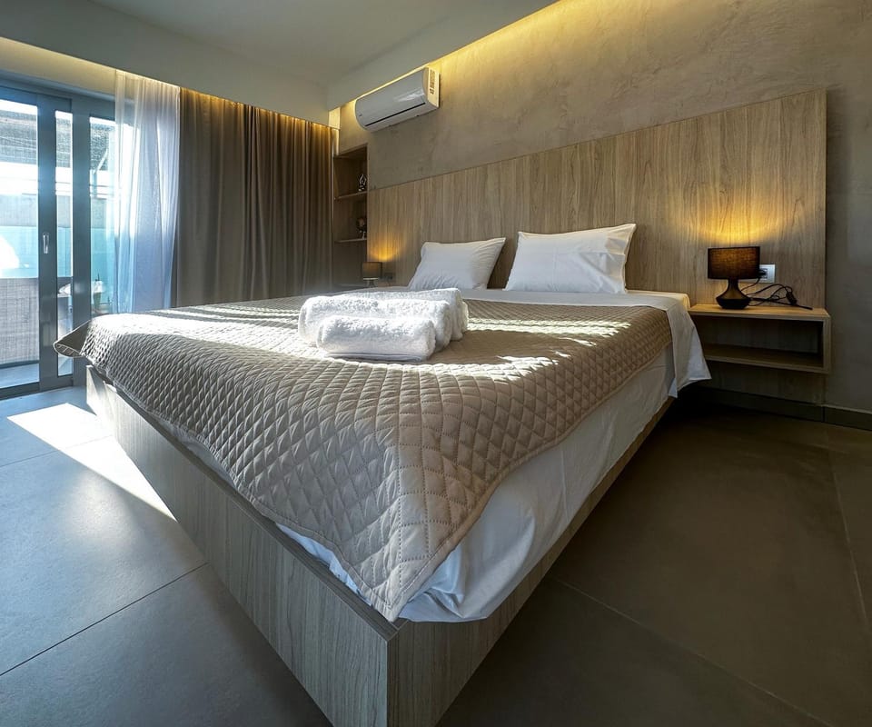 Photo of the whole room, Bedroom, air conditioner