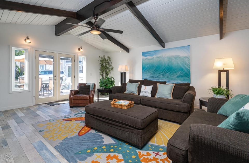 508 Clubhouse Ave House in Balboa Peninsula