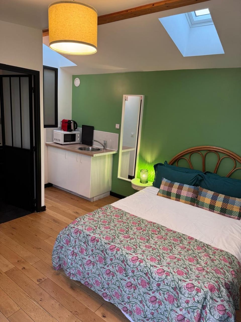 GREEN&PURPLE STUDIO 24-24 Access Apartment in Île-de-France