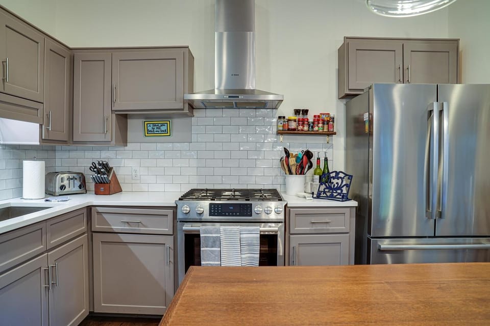 Kitchen or kitchenette, dishwasher