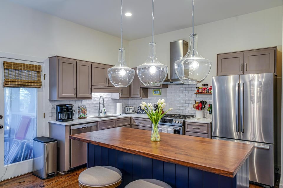 Kitchen or kitchenette, dishwasher