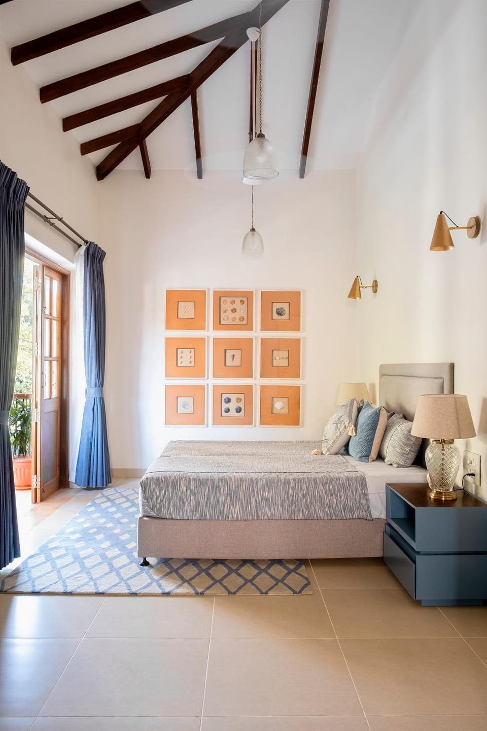 Bed, Living room, Photo of the whole room, Seating area, Bedroom