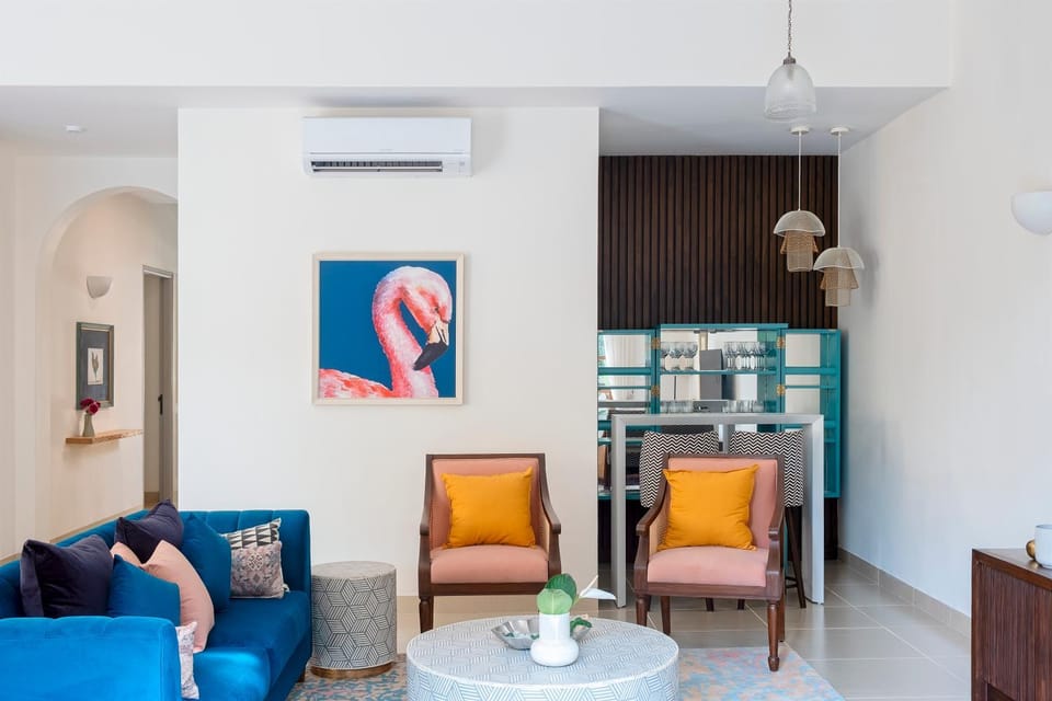 Kitchen or kitchenette, Living room, Seating area, Dining area, air conditioner