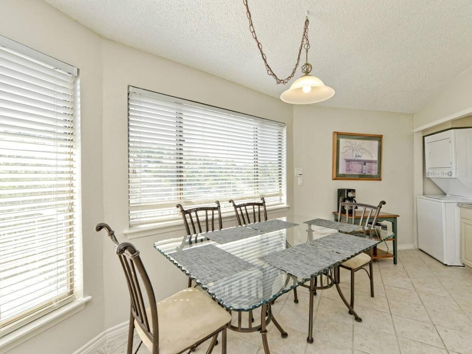 Lake Travis Bungalow Casita Golden Rod #2 House in Point Venture