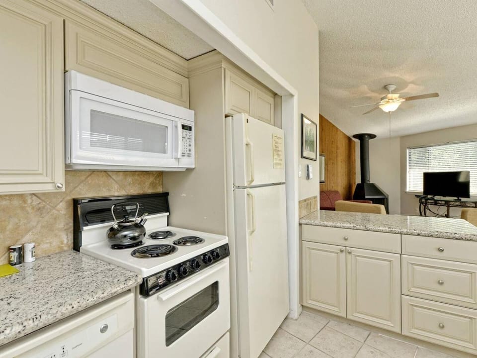 Lake Travis Bungalow Casita Golden Rod #2 House in Point Venture