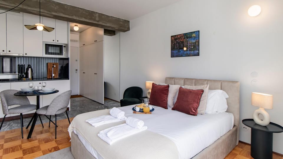 Ceuta Studio Apartments by LovelyStay Apartment in Porto