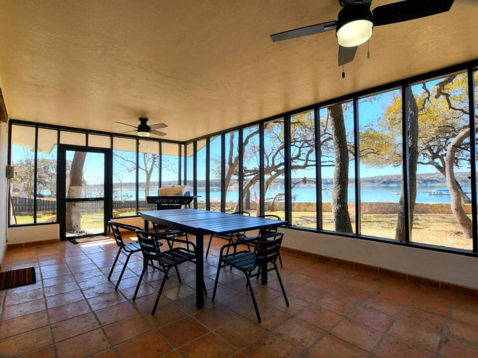 Private Lakefront Cabin Located on Lake Travis Cabin in Hudson Bend