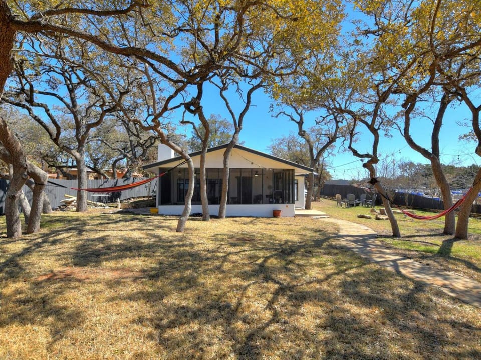 Private Lakefront Cabin Located on Lake Travis Cabin in Hudson Bend