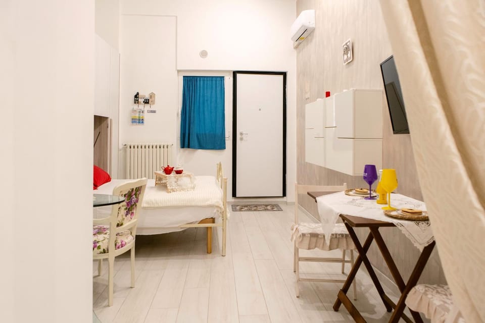 TV and multimedia, Photo of the whole room, Dining area, Bedroom, hair dresser, air conditioner