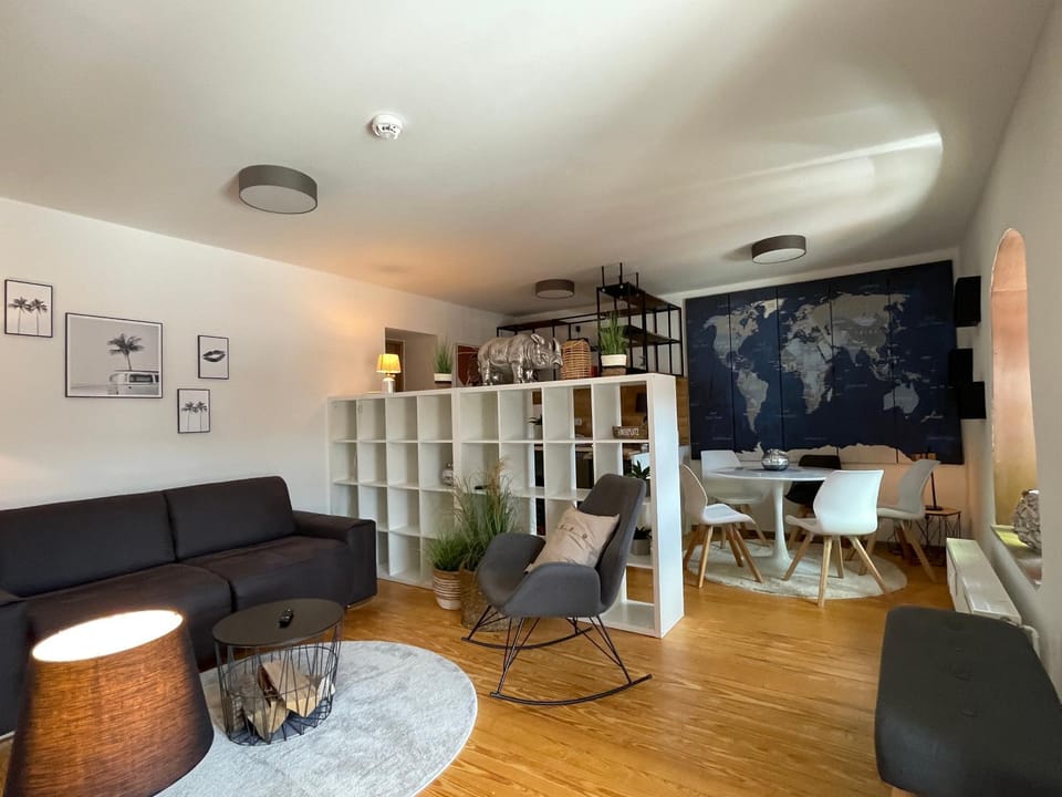 Living room, Seating area