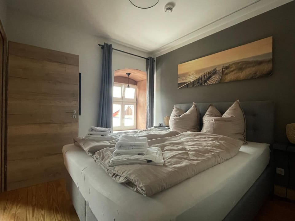 Bed, Photo of the whole room, Bedroom, towels