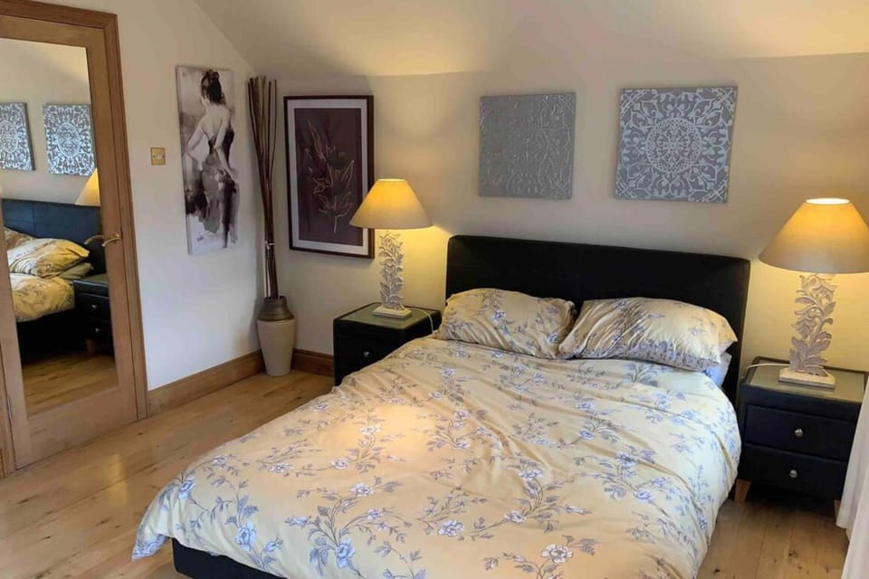 2-Bedroom Cottage with 2 Ensuites - Sleeps 6 Wifi House in Rother District