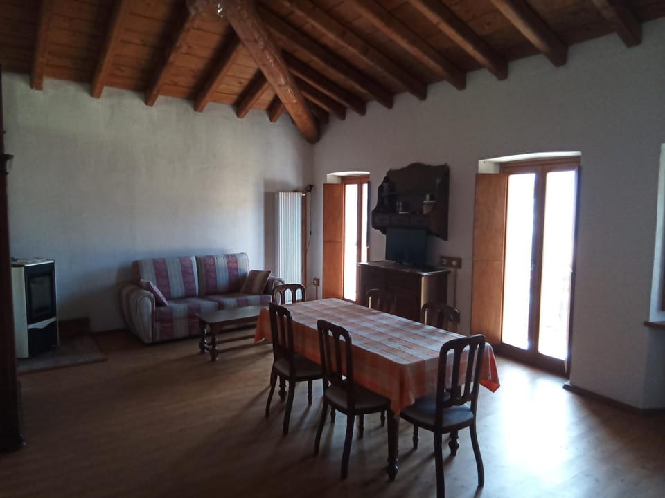 Ca' dei Codirossi Apartment in Lombardy
