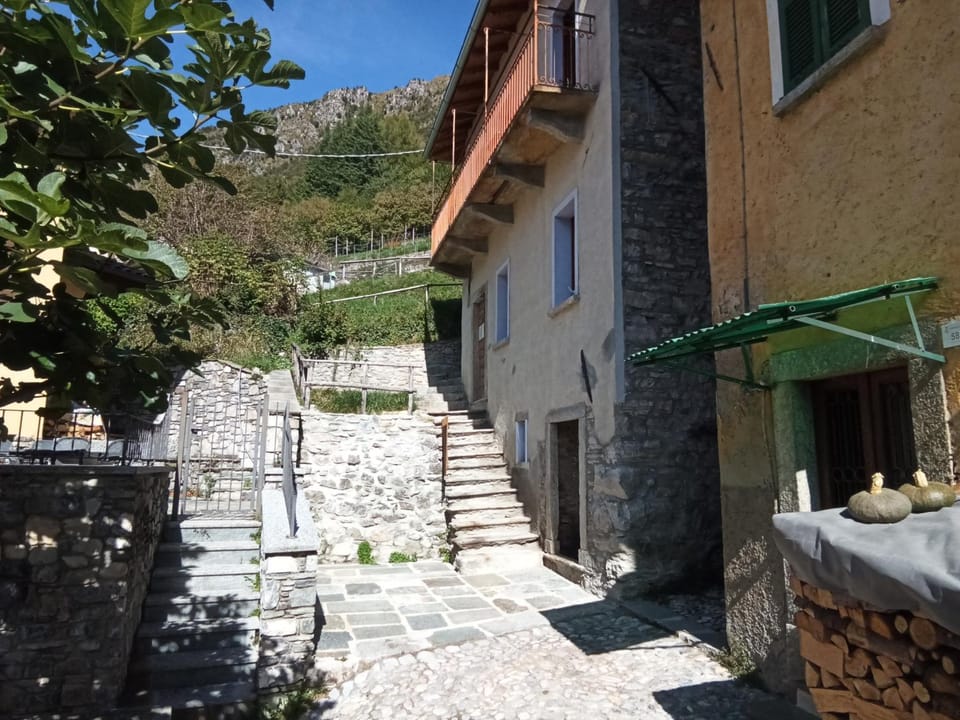 Ca' dei Codirossi Apartment in Lombardy