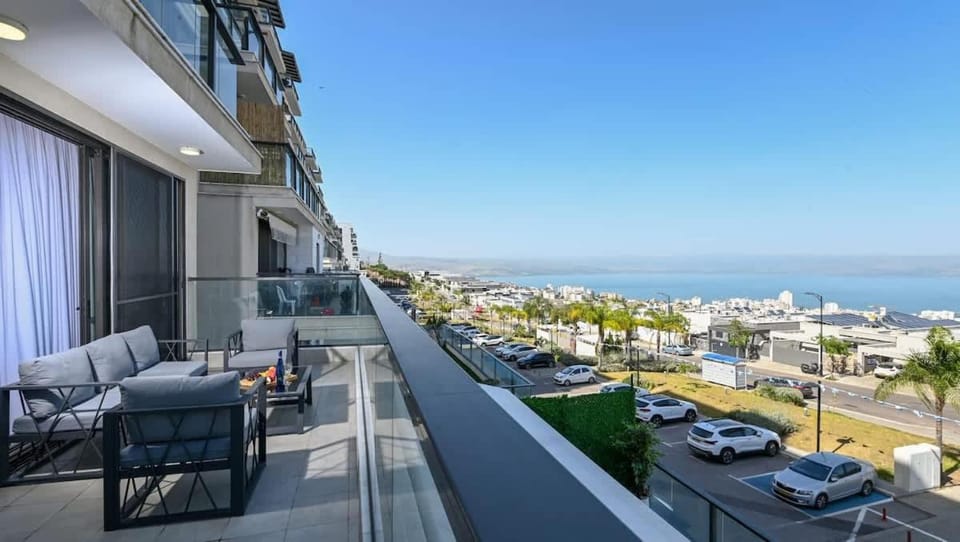 חופש יהונתן-סוויטת אירוח משפחתית Hofesh Yehonatan Michelangelo Family Apt Apartment in Tiberias
