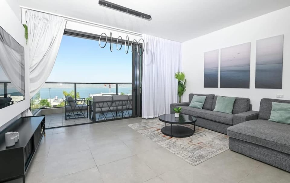 חופש יהונתן-סוויטת אירוח משפחתית Hofesh Yehonatan Michelangelo Family Apt Apartment in Tiberias