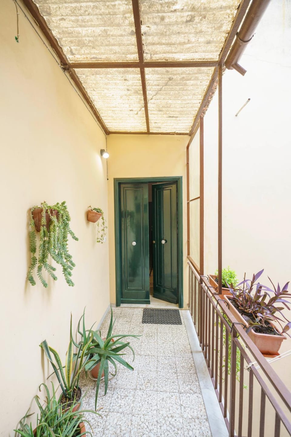 Facade/entrance