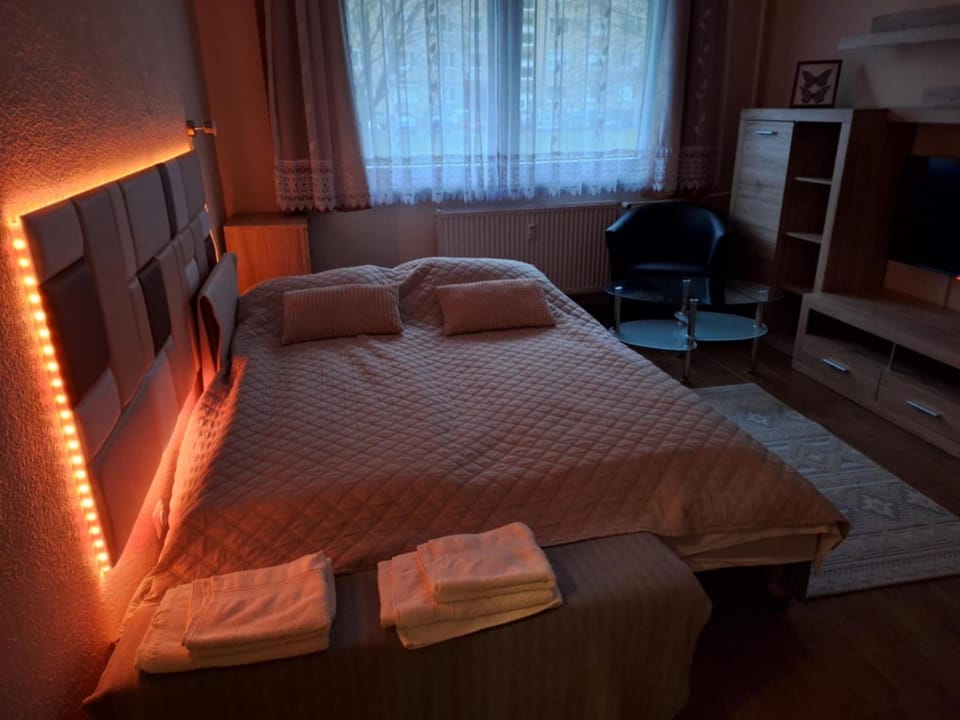 Bed, Living room