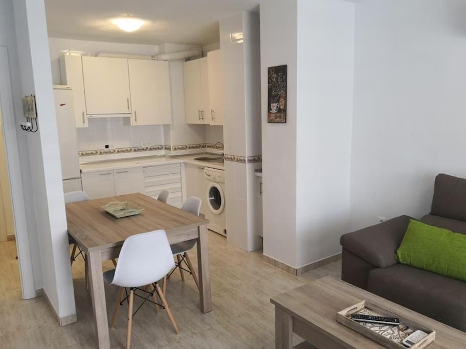 Apartamento Zona Playa En Roquetas Cerca de Bares Restaurantes y Centro Comercial Apartment in Roquetas de Mar