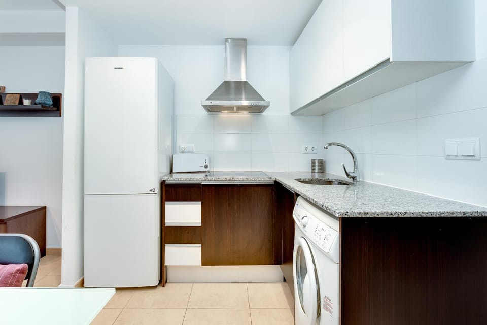 Kitchen or kitchenette, stove, washing machine