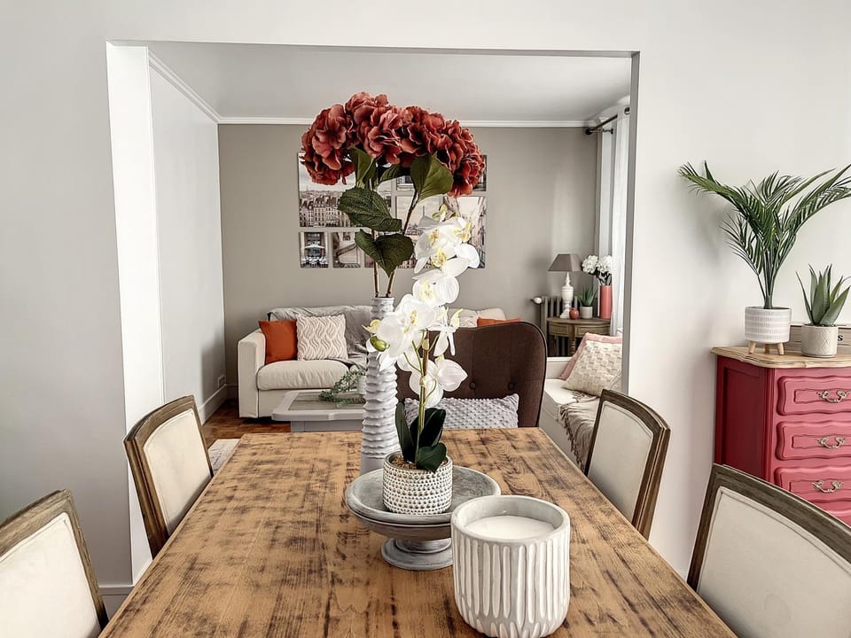 Seating area, Dining area