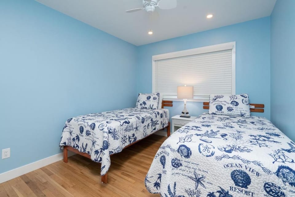 223 E Bayfront House in Balboa Island