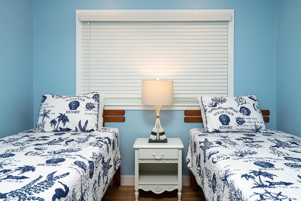 223 E Bayfront House in Balboa Island