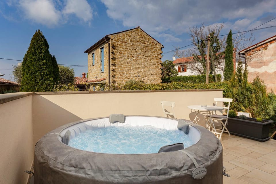 Day, Natural landscape, Hot Tub