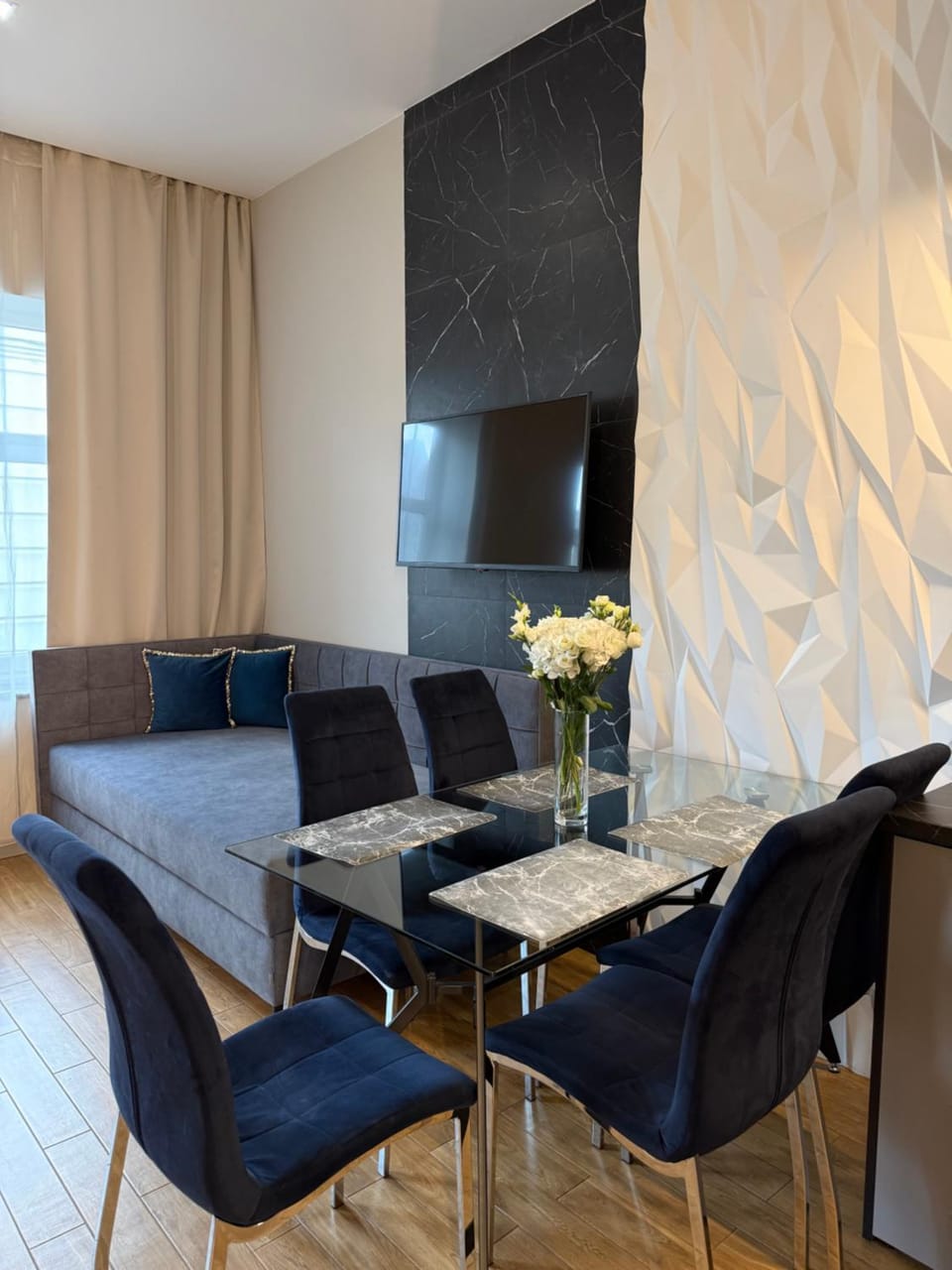 Bed, TV and multimedia, Living room, Photo of the whole room, furniture