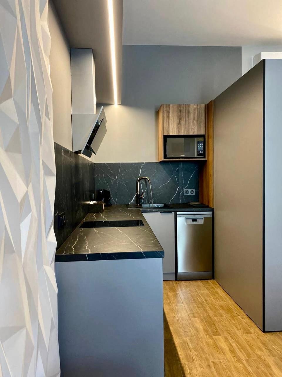 Kitchen or kitchenette, dishwasher, minibar, stove