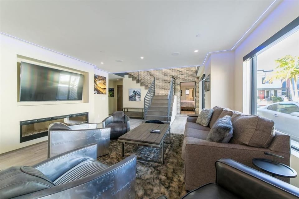 501 E Bay Ave House in Balboa Peninsula