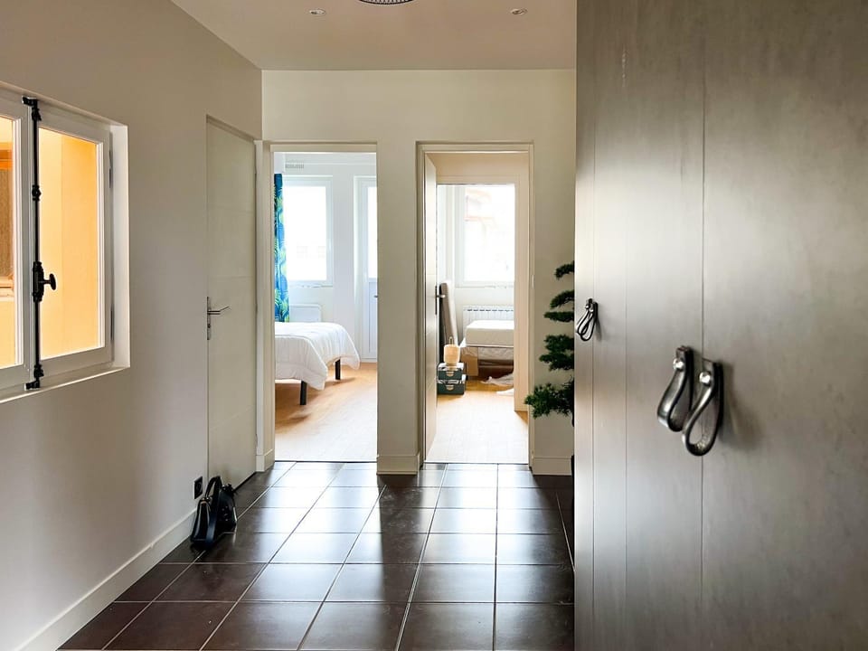 Bed, Bathroom