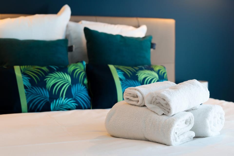 Bed, Photo of the whole room, Bedroom, towels