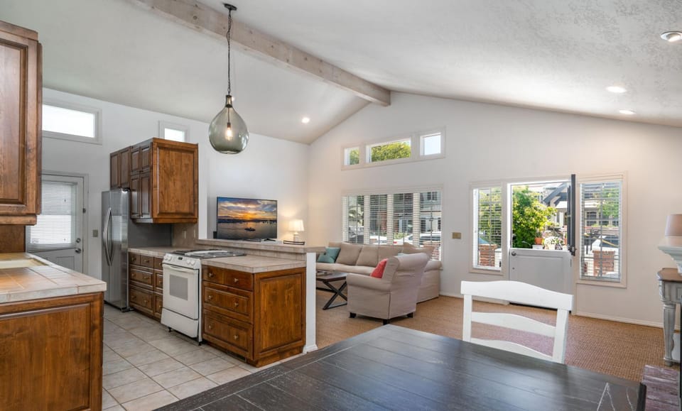 210 Opal Ave Front House House in Balboa Island