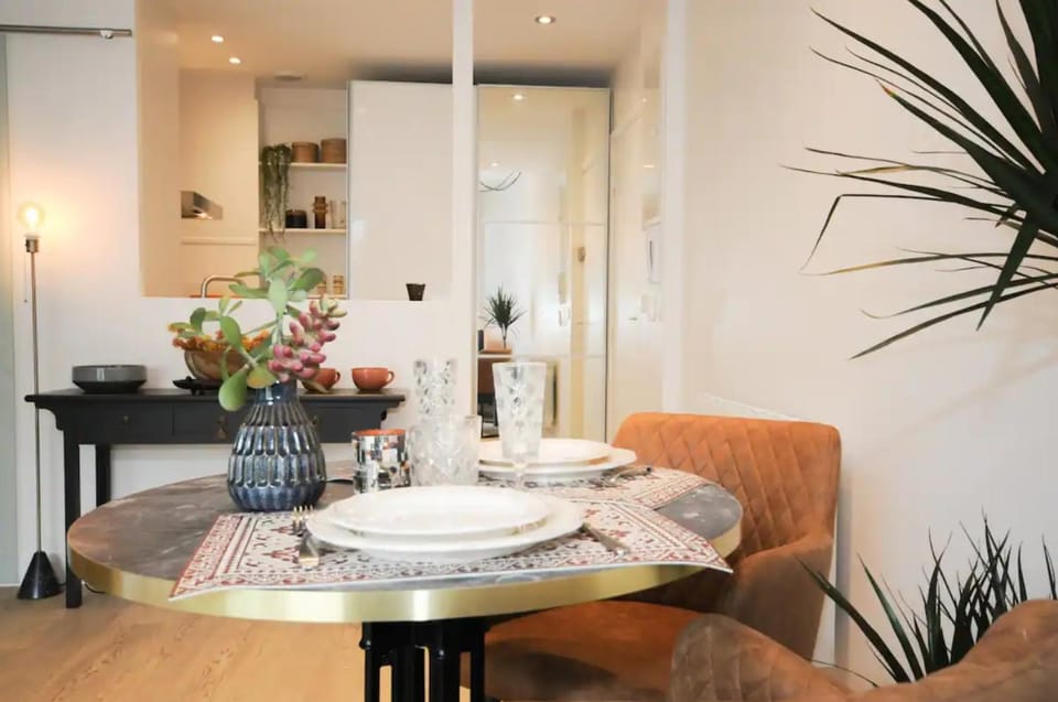 Seating area, Dining area