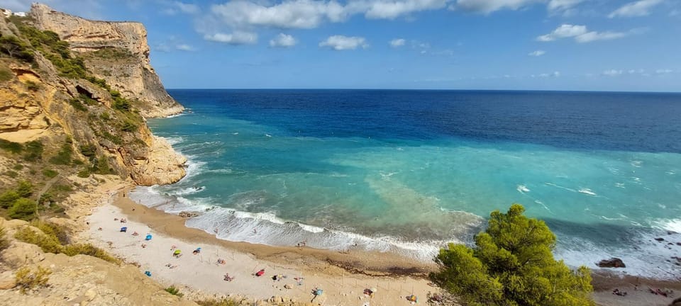 Nearby landmark, Neighbourhood, Beach