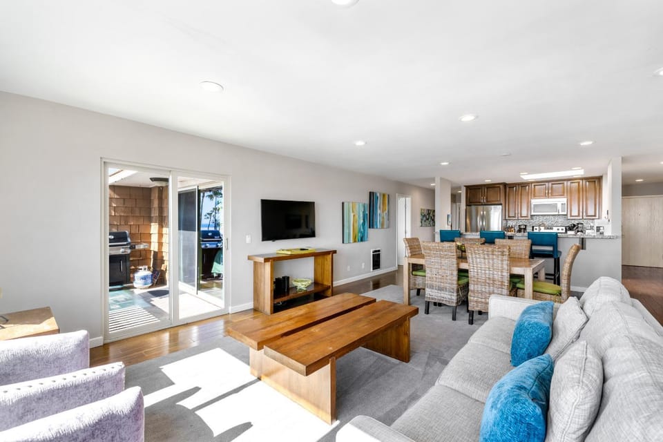 600 E Oceanfront 3G House in Balboa Peninsula