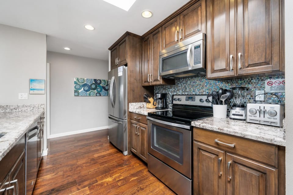 600 E Oceanfront 3G House in Balboa Peninsula