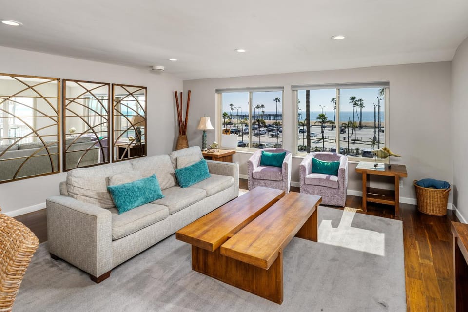 600 E Oceanfront 3G House in Balboa Peninsula