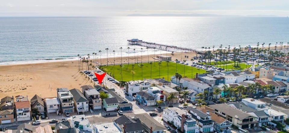 1002 E Oceanfront House in Balboa Peninsula